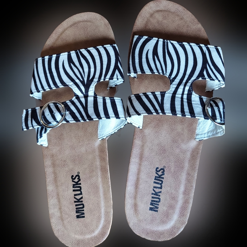 Muk luks summer sandals sz 9 like new